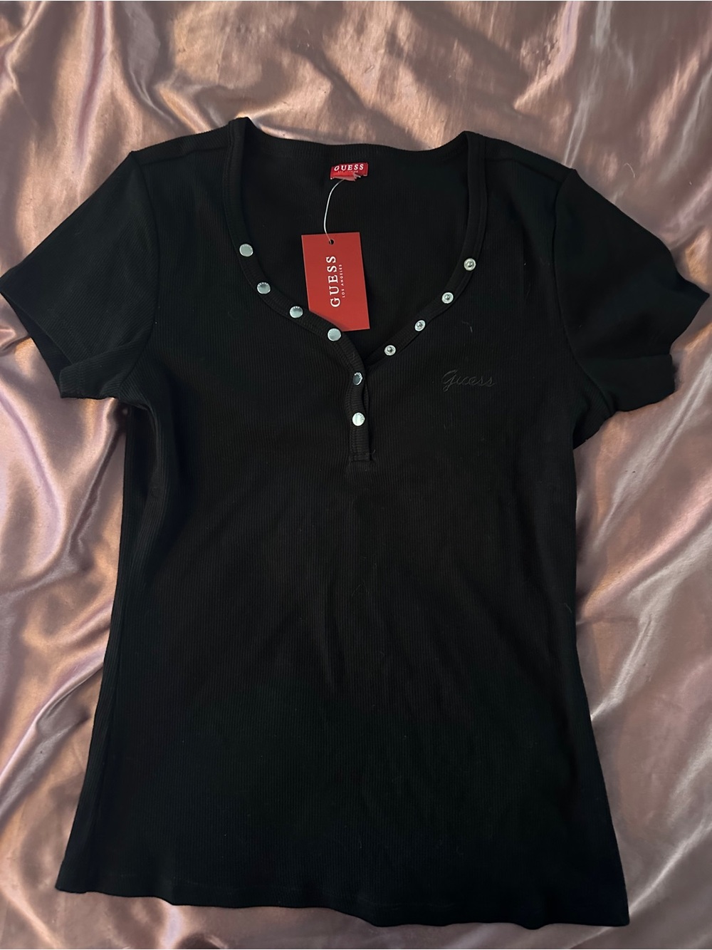 GUESS Black Short Sleeve Ribbed Snap-Accent Tee